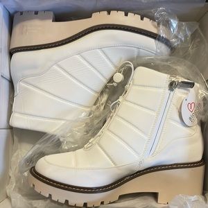 Blondo Daisy White Waterproof Boots NWB Size 8